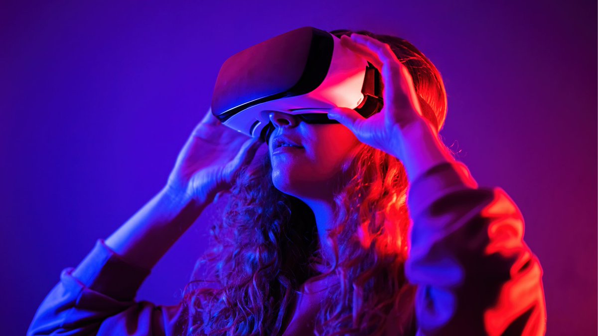 RT from ComputerSociety: "Did you know that #ExtendedReality can be used to simulate flight training for prospective airplane pilots? Applying this #technology can reduce costs, time, and possible damages! Read more about the #tech and its applicatio… "