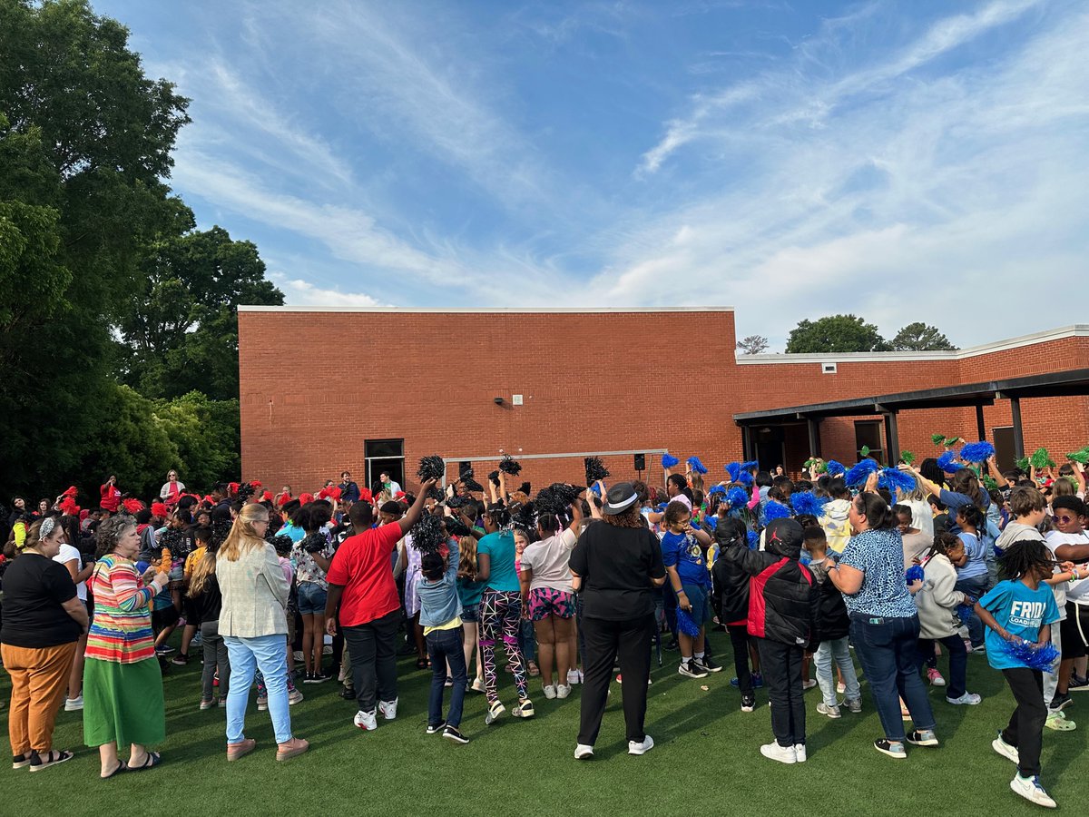 Today was the last house meeting for 2022-23!  Students reflected on the year and celebrated their accomplishments.  #FourHousesOneEbinport #EbinportLiftsMe