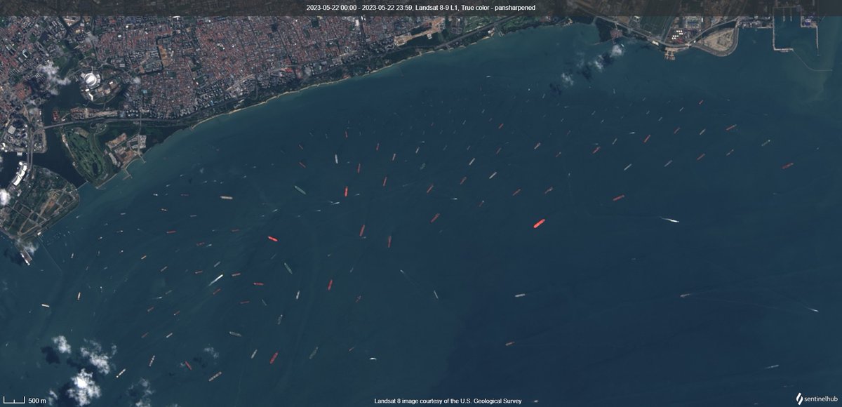 Just another day in the Singapore Strait
Tankers ⚓️anchored at 🇸🇬 East Coast Anchorage.
#LANDSAT 🛰️📷 22 MAY
Note the swirl pattern of ships, due to tide changing, supposedly.

@TankerTrackers