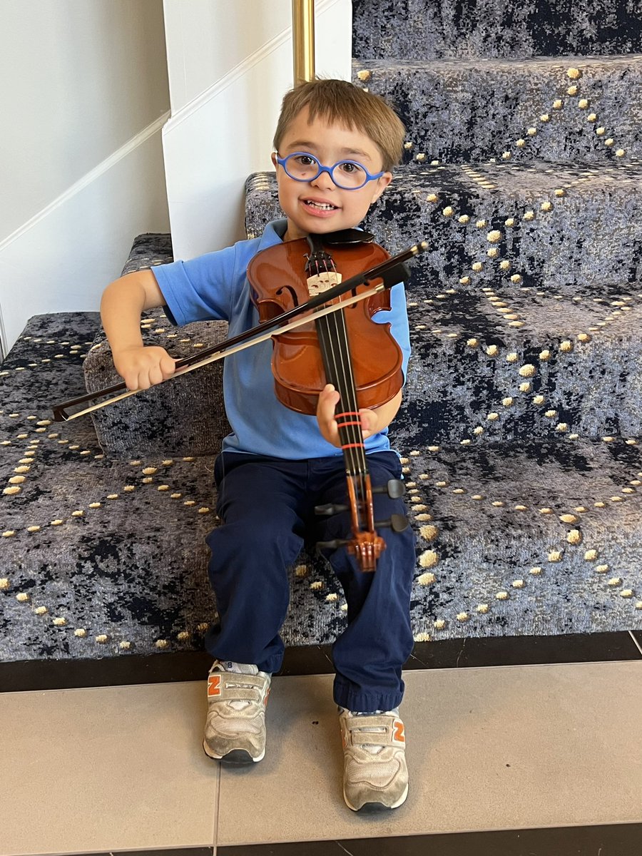 hjseries's tweet photo. Why should you have an “Instrument Petting Zoo” at your event? Here’s why… 🐯🎶🐨🎻🦁🎶 Thank you @LIBERTYSCHOOLS @LPSFineArts for letting us borrow these last night! #MusicMatters #MakeMusicFun #AllAgesWelcome https://t.co/ULPNTK9Asz