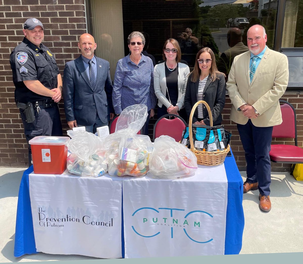 putnamctc's tweet photo. Have you been down to see us yet? We'll be here until 4:00 if you need to dispose of your unused medications. 
#mtbd #CarmelNY #Prevention #unusedmedication #safetheenvironment # https://t.co/yenIt63u90