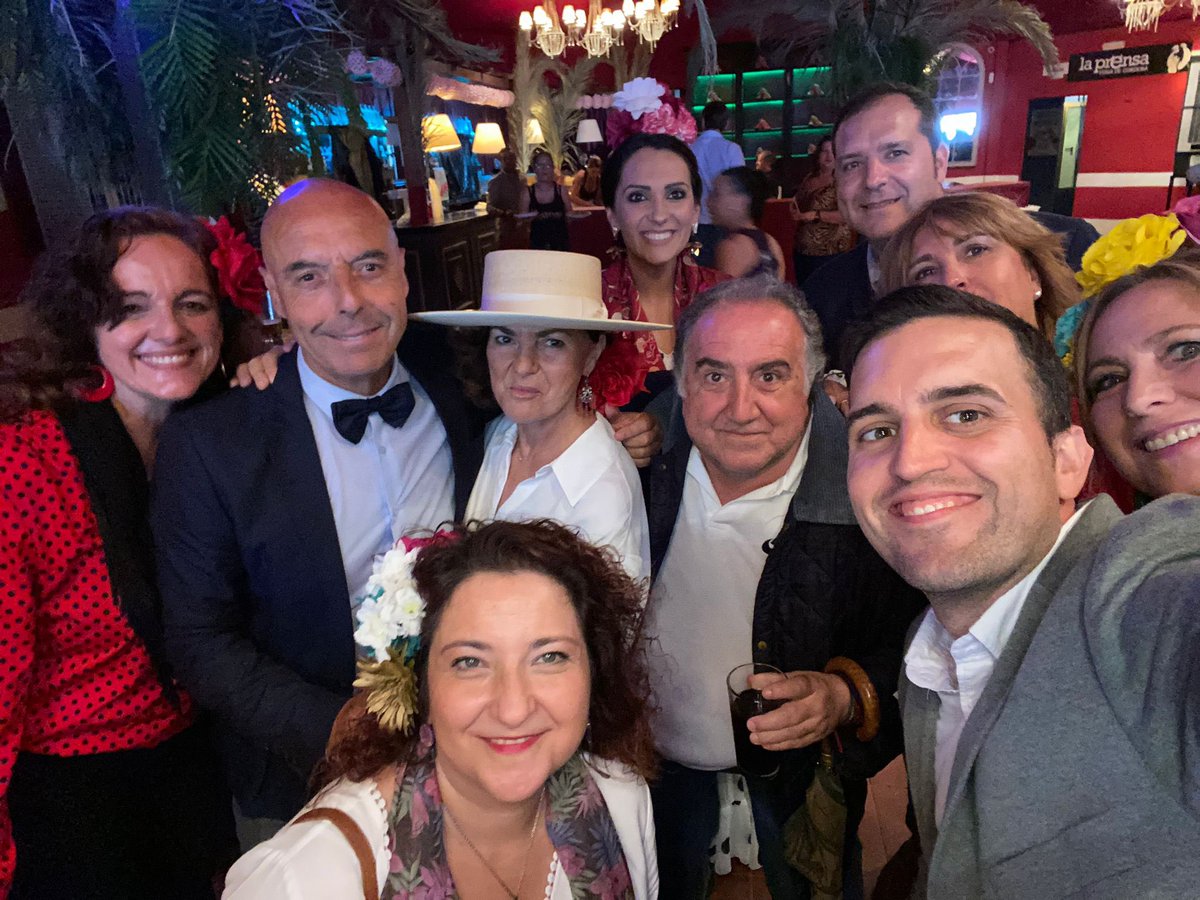 AntonioHurtado's tweet photo. En la caseta de la Prensa. #Esperanza #ElCambioParaCórdoba #AntonioHurtado #VotaPSOE 🌈💚🌹 https://t.co/QHUbHw9N08