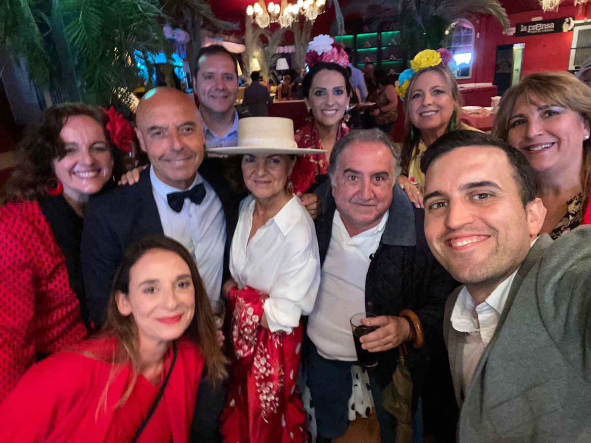 AntonioHurtado's tweet photo. En la caseta de la Prensa. #Esperanza #ElCambioParaCórdoba #AntonioHurtado #VotaPSOE 🌈💚🌹 https://t.co/QHUbHw9N08