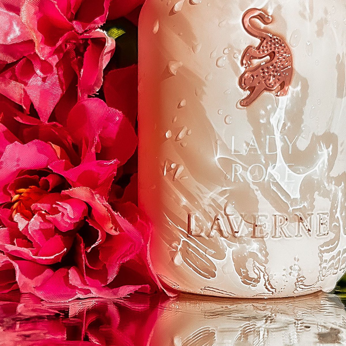 laveryPerfumes's tweet photo. متجر لافري مو بس يدلعكم بالعروض🤩!! 
حتى المسابقات 
عندنا مسابقة على الساعة ٥ مساءً ⏳
الفائز له جائزة عطر ليدي روز🩷

انتظرونا ..
#لافري 
#الكل_ينتظر_وانت؟ https://t.co/I9UtmBnNwE