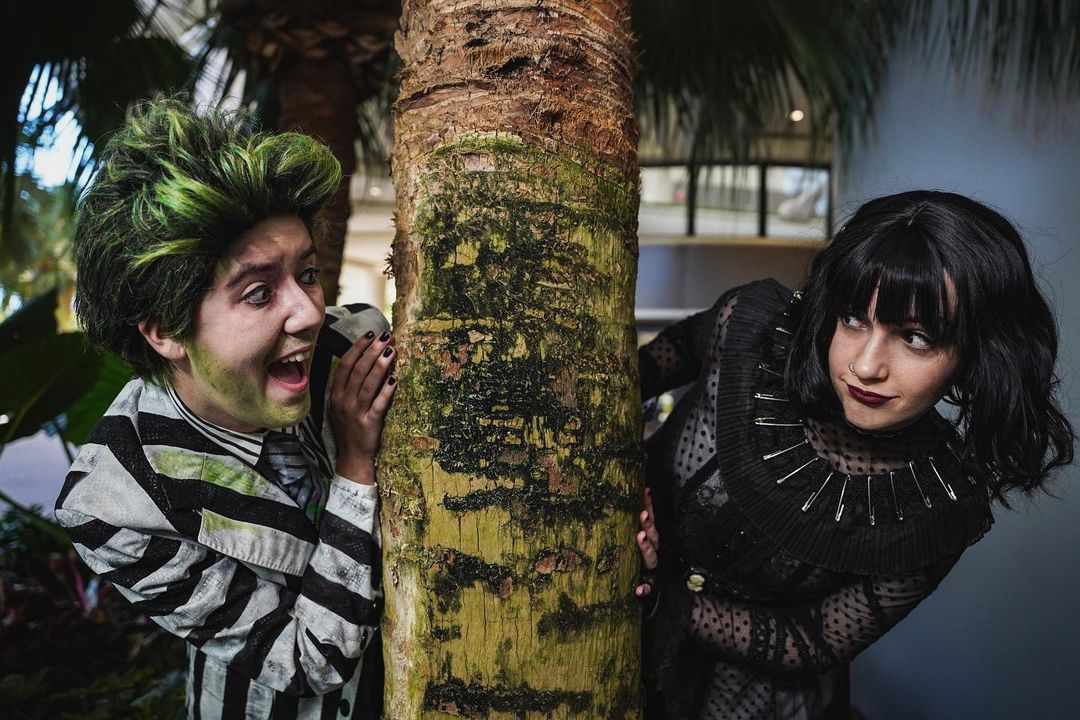In celebration of #WorldGothDay we're shaking, shaking, shaking with some boo-tiful cosplays of our favorite gothy teen. 🖤

📸: @dreamer6664,@jessicad987, @elphablonde_cos, @pixelephantcosplay
