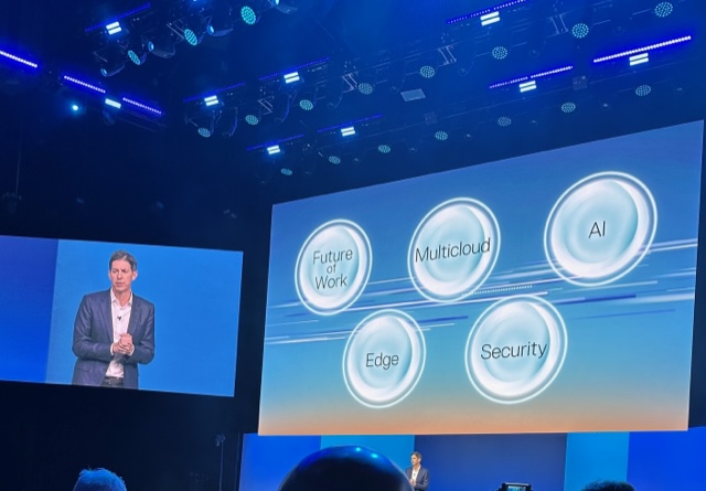 ShellyKramer's tweet photo. . @ChuckatDell lays out @Delltech's innovation focus - no surprises here, as these are the five big challenges today's customers (of all sizes) are grappling with. 

#futureofwork #multicloud #ai @edge #security
#delltechnologiesworld #dtw https://t.co/Kg5g4IDO0I