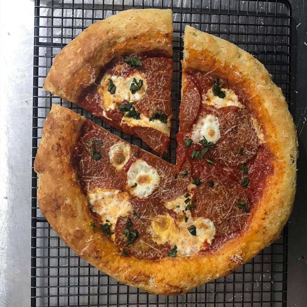 Homemade spelt crust pepperoni, fresh mozzarella, pecorino romano and fresh basil #homecooking #madefromscratch #madewithlove #pizza #oliveoil #roastedgarlic #pizzalover instagr.am/p/CsjckEppupr/