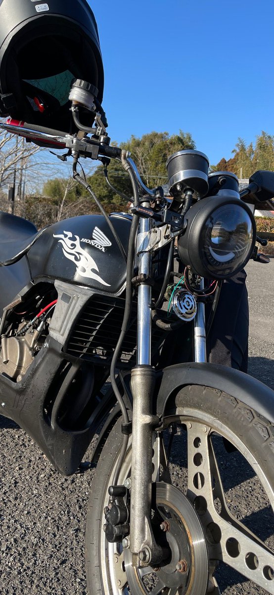 AkikiAr23's tweet photo. 改めて自己紹介(ง  ᵕωᵕ)ว♪

名前：Akiki・Rider（AR）🐰    

愛車：MBX50F(MBちゃん)

　    　GIXXER150(いちご丸)
            
            NINJA250R(ピー助)

好き：アニメ・バイク・
　　　美味しいもの

免許取って1年生ですがよろしくお願いします🐰💕

#バイク乗りとして軽く自己紹介 https://t.co/g7eUv4a0YB