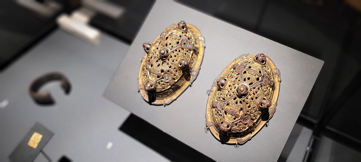 RMM_Rouen's tweet photo. "L’exposition débute au musée des Antiquités, avec une section consacrée aux origines des Normands. Elle présente les sociétés scandinaves à travers une approche anthropologique..."

👀L'exposition Normands, vue par Hortense Albisson pour @Cdesarts ⤵️https://t.co/GRDGTpxBVT https://t.co/Uznav2OT80