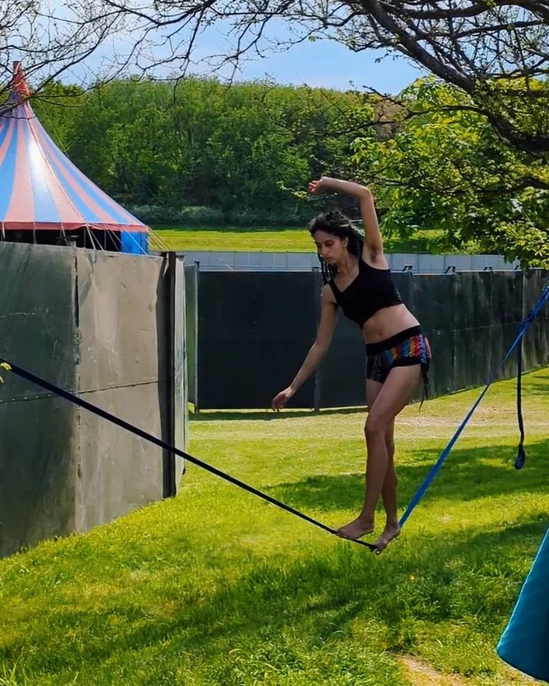 serenasboard's tweet photo. When the sun comes out to lure me out to play 🌞
+
+
#sunshine #slackline #dreadlocks #summervibes https://t.co/LNHFcirvPP https://t.co/SbVQx4yxIR