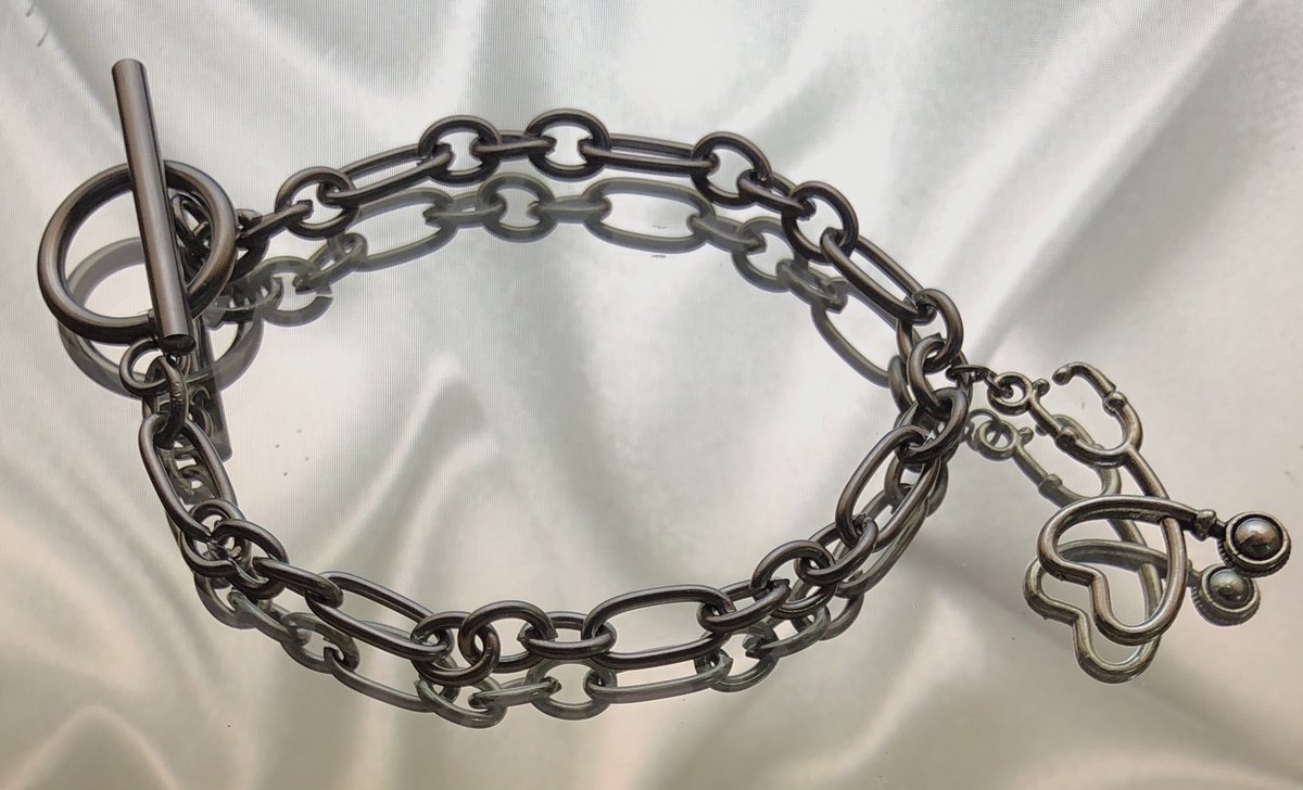 merlyn___'s tweet photo. holis, estoy haciendo estas pulseras para vender, ayúdenme compartiendo para no morir de hambre ya que sigo en Cuba. 
Es en Santa Clara 
✨
https://t.co/T1XsEHSkym https://t.co/tNxSPI7fGn