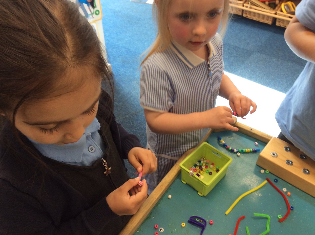 holstein_mrs's tweet photo. Monday-
This week we are reading the story The Hungry Caterpillar 🐛 Today we have been making caterpillars by threading beads on pipe cleaners, using the playdough and making the fruit with the Lego. In maths we have been exploring patterns outside.
@wild_bank @TrustVictorious https://t.co/wBF1sIDvxV