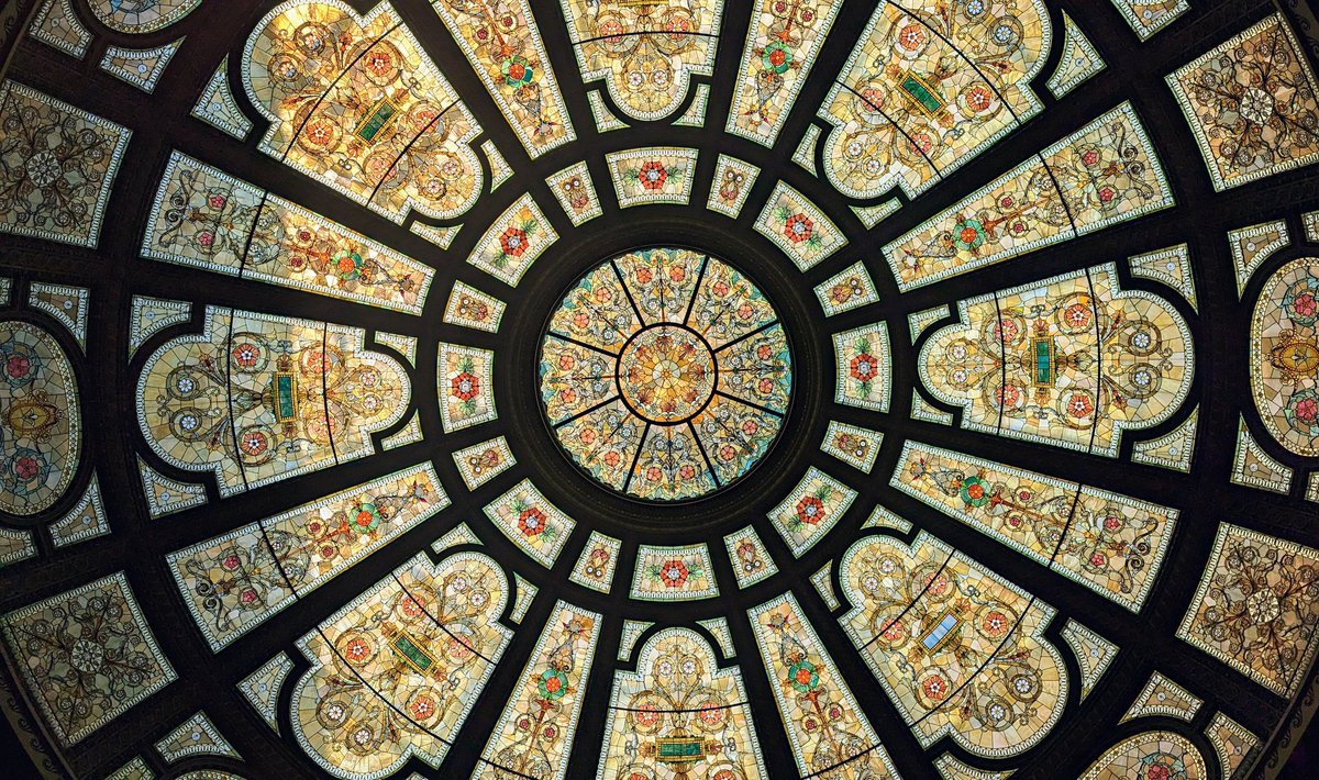 The world's largest Tiffany glass dome.

@ChiCulturCenter #tiffanyglass #magnificent