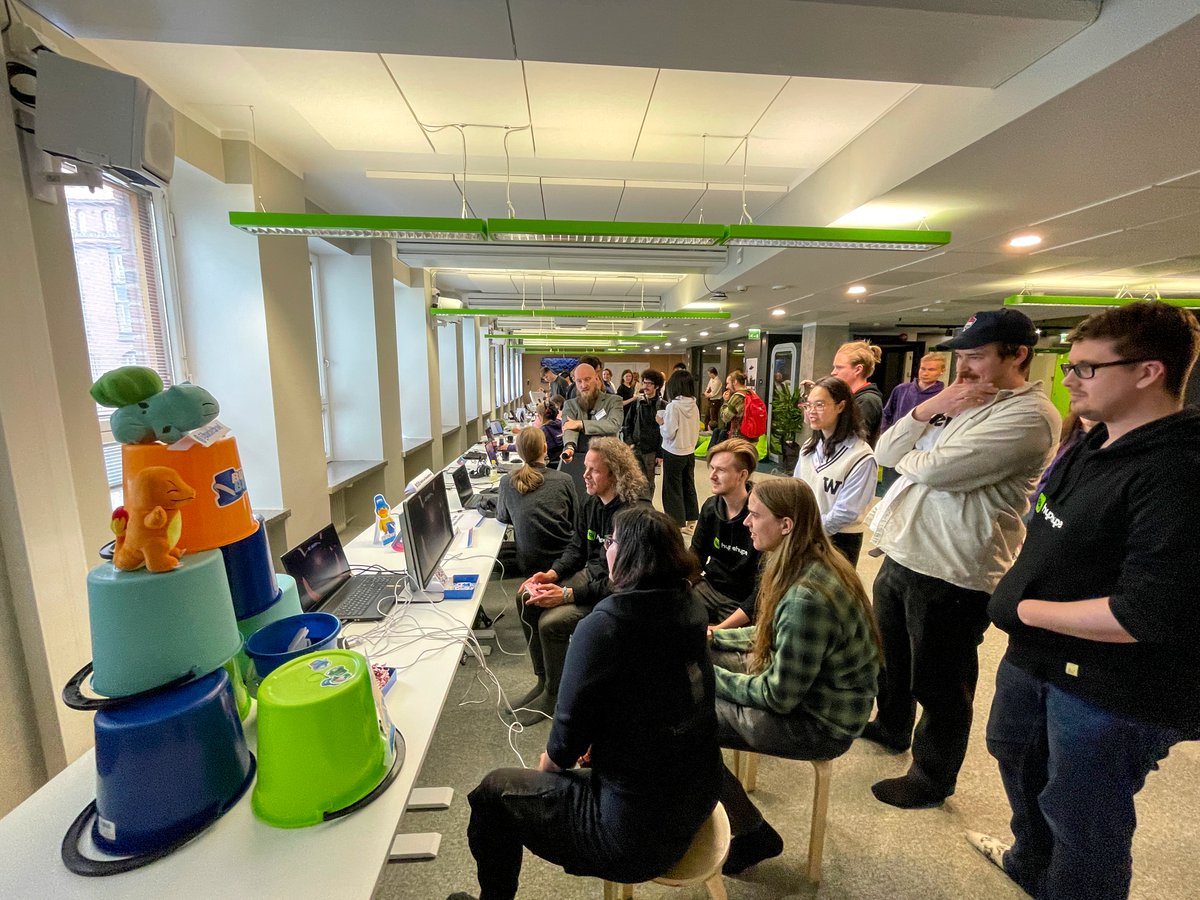 Bucket Brawl tweet media