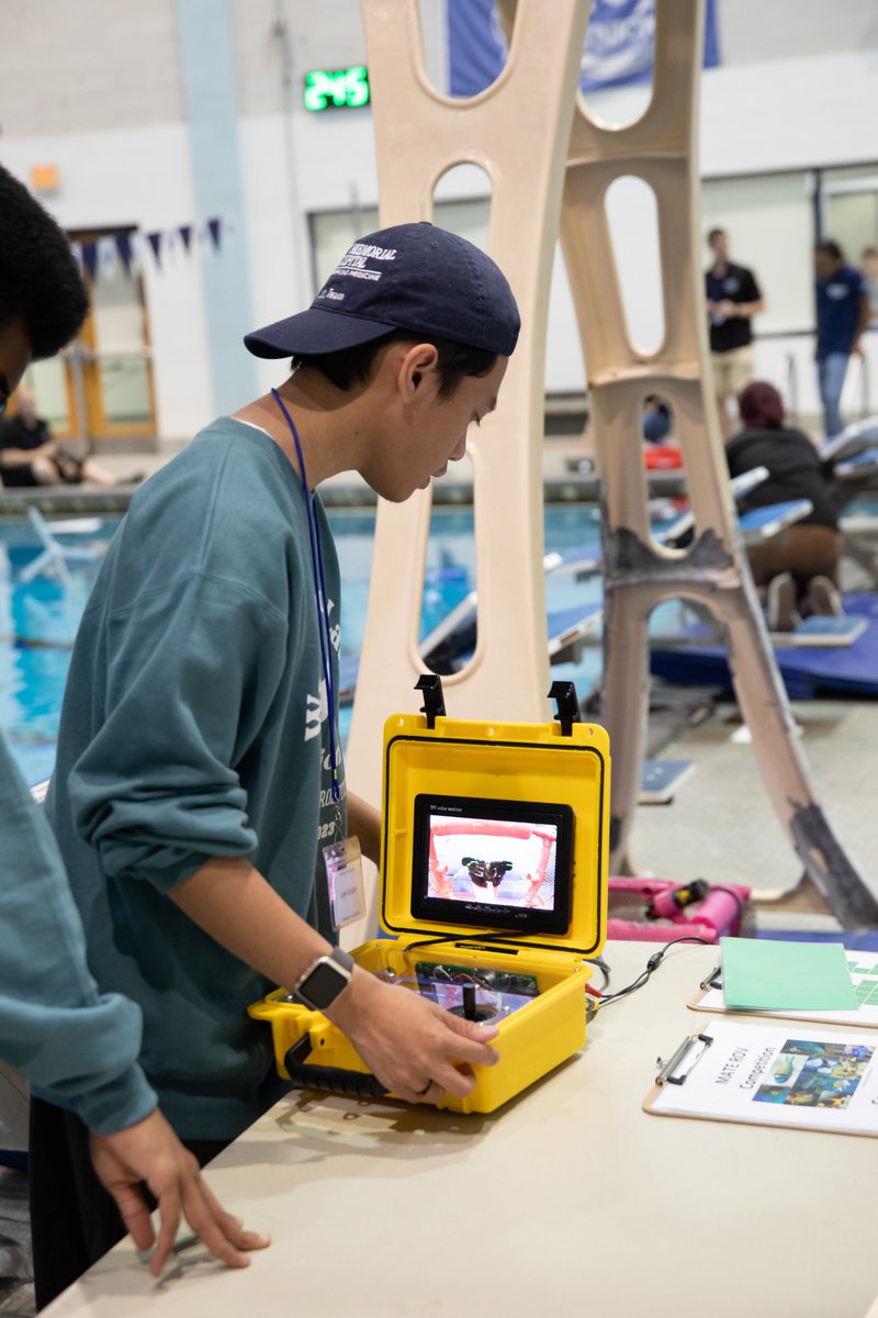 VADigiMaritime's tweet image. We had a great time hosting the @matecenter Competition at the ODU pool! Students came from all over the Mid-Atlantic Region to build an underwater robot to help combat climate change, provide clean energy, and tackle mission tasks based on the real world. #watergame #VMASC #ODU