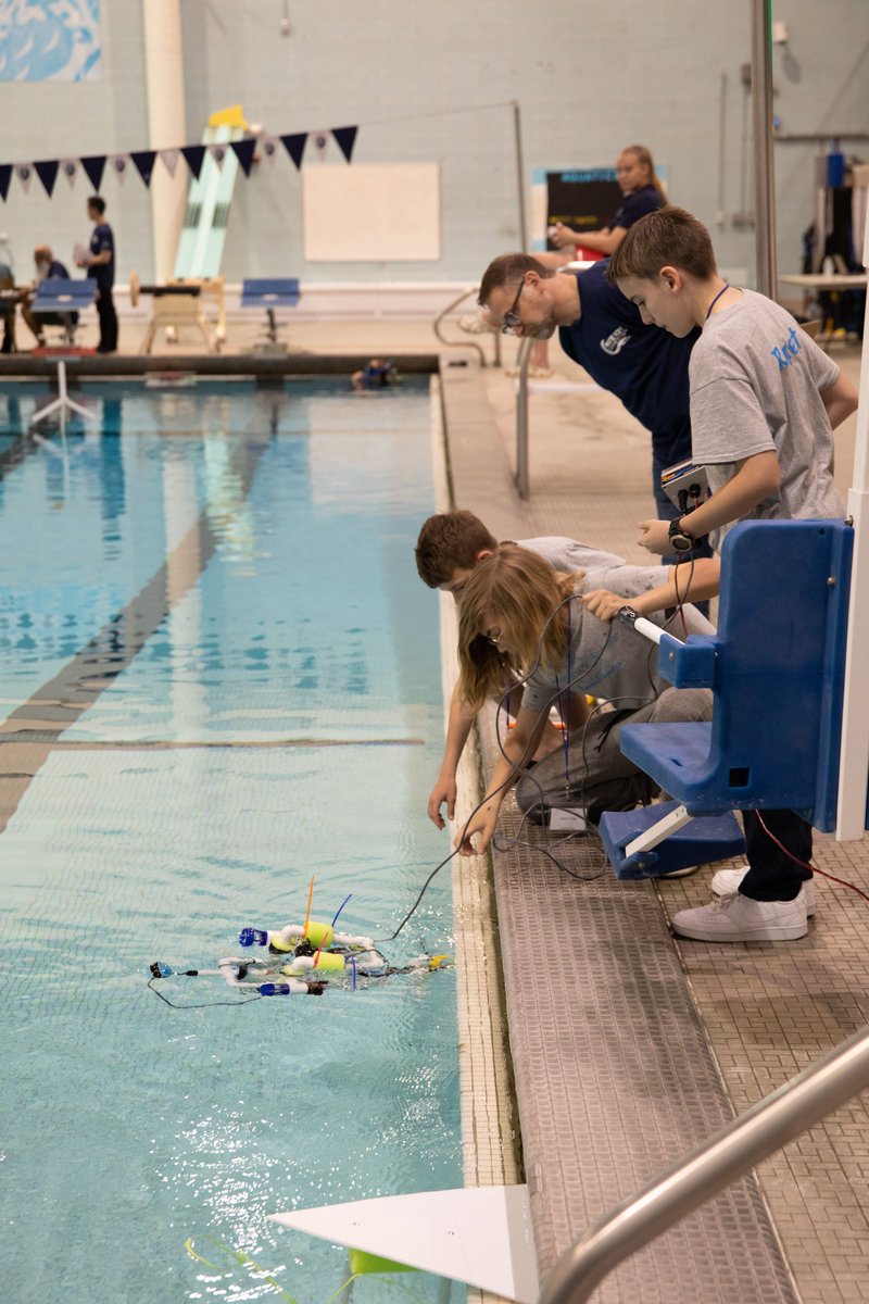 VADigiMaritime's tweet image. We had a great time hosting the @matecenter Competition at the ODU pool! Students came from all over the Mid-Atlantic Region to build an underwater robot to help combat climate change, provide clean energy, and tackle mission tasks based on the real world. #watergame #VMASC #ODU