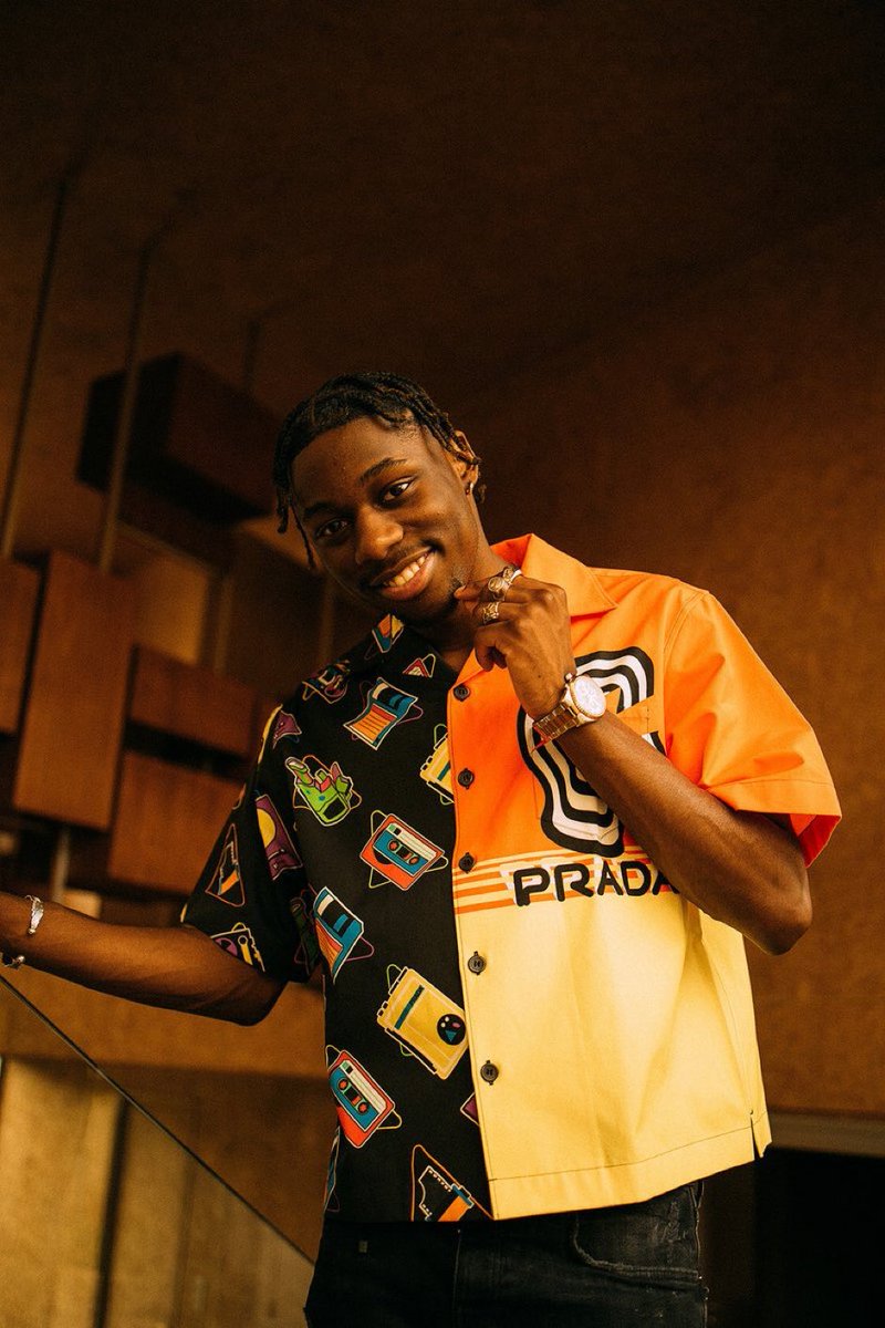 booska_p's tweet photo. 🚨 « MEUDA » de TIAKOLA vient d’être certifié single de diamant ! 💎

Son premier single de diamant pour un morceau en solo 🤯

Félicitations à lui 👏🏼 https://t.co/L8pnYehKjr