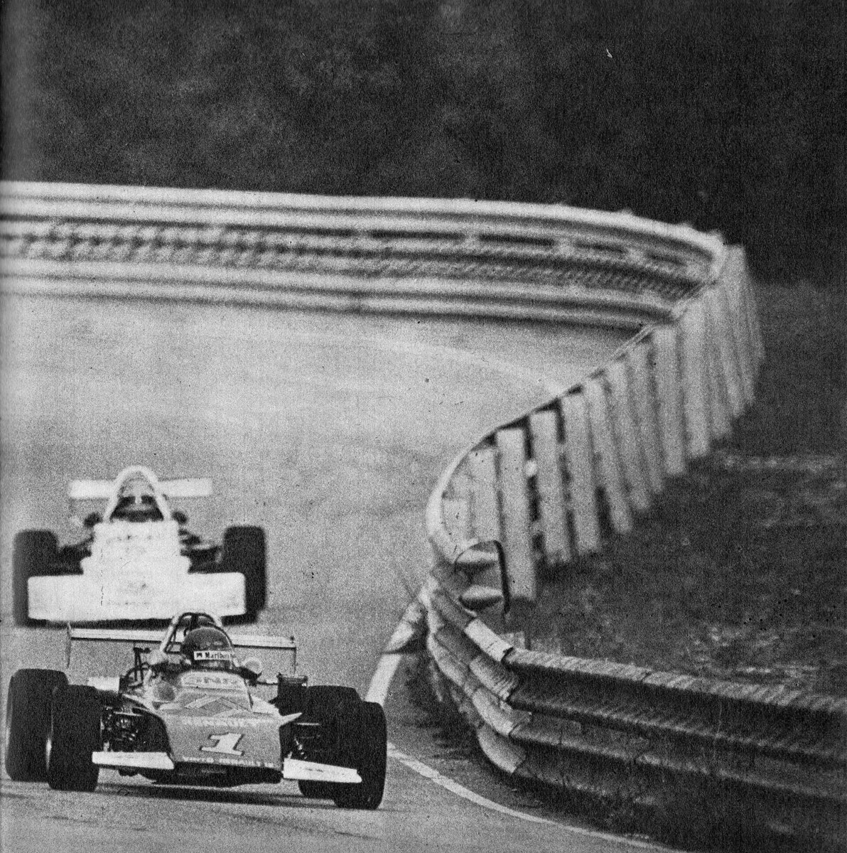 Pasiontuerca's tweet photo. 22 DE MAYO 1977: La MA F2 y F4 corren en el Juan M. Fangio de Balcarce y en la mayor gano @AngelGuerra53 con Lotus-Vinto-Renault sobre Jorge Baruscotti con Crespi-Renault, en la menor triunfo Juan J. Reybet con Crespi-Renault a 136,102kph #MAF2 #MAF4 #Balcarce #MAGuerra #Reybet https://t.co/mZ4LLDT2K7