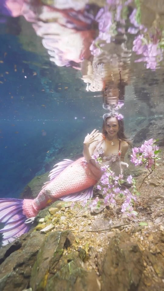 WhenInZim's tweet image. Once upon a time in Chinhoyi Caves......
.
.
🎥 @sea_burgs
🧜‍♀️@onebreathbeth .
.
.
📍 Chinhoyi Caves
.
.
#WhenInZim