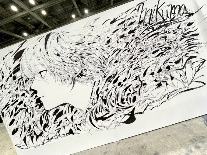 前回(去年11月)の初めてのライブペイントと今回の絵、ちょっと描くの早くなった気がする!次回はもっと上手に描けるようになりたい!女の子描きたい 