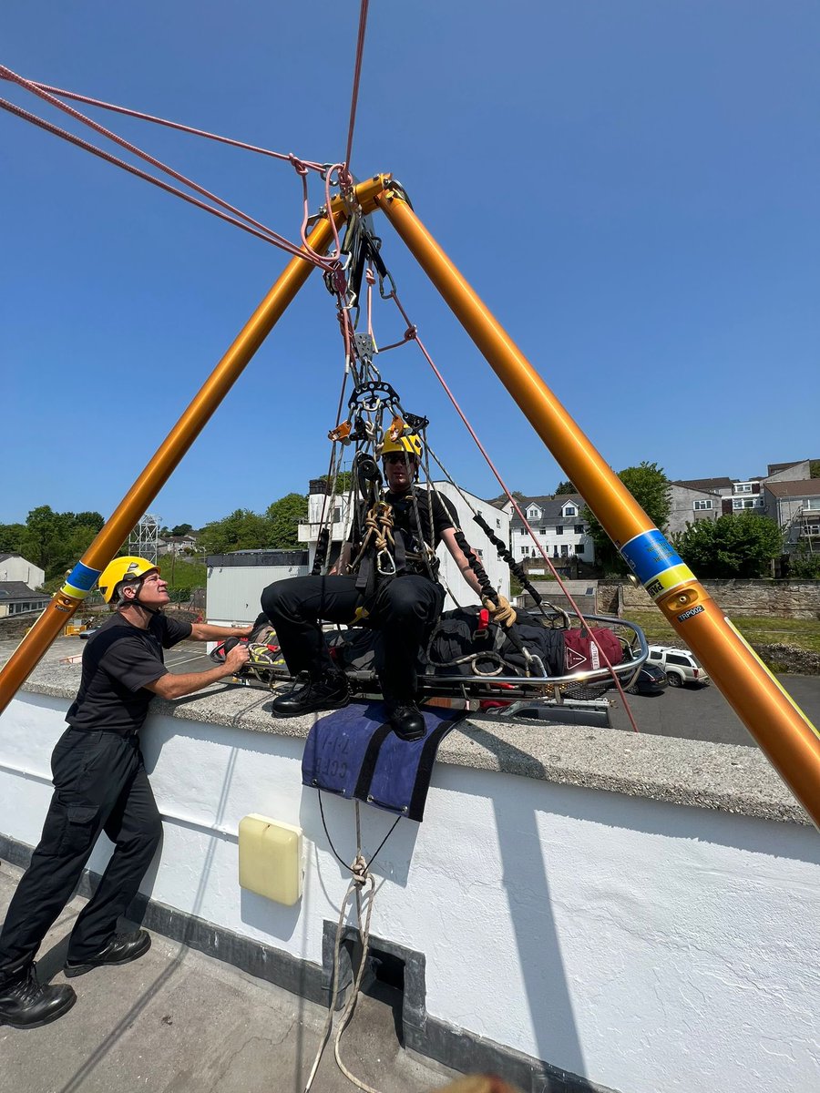 BodminCFRS's tweet photo. The watch have been making the most of the sunshine this morning practicing their line rescue techniques. #LineRescue https://t.co/JOzzMT0f89