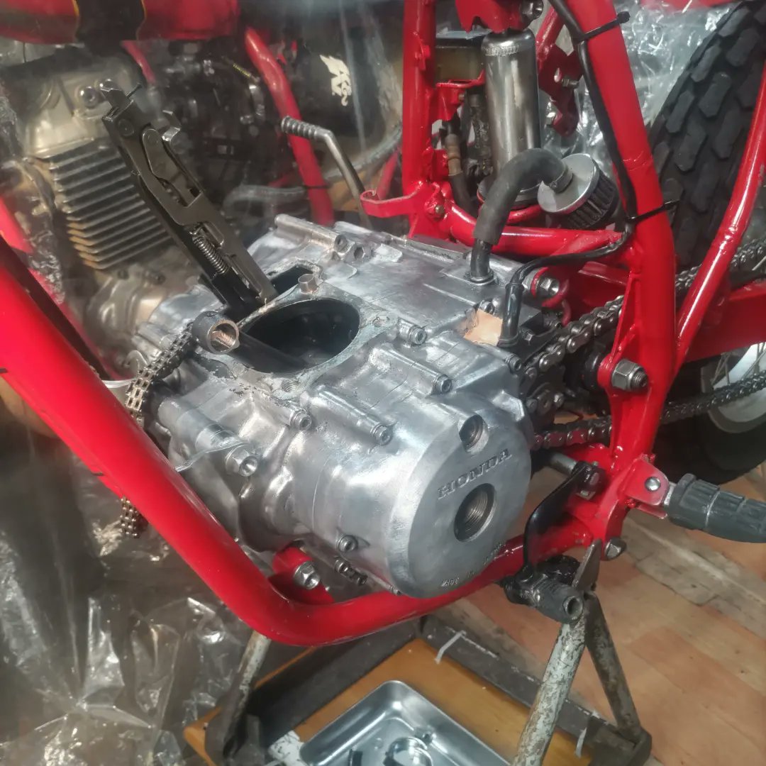 FTR250CRF450's tweet photo. レストアFTR250のスライド!
スライド試走は上出来だった~
しかし、パワー不足から急遽エンジンOHと改良
#FTR250
#ダートトラック
#フラットトラック
#アスファルトスライド
#レストア
#エンジンOH
#RFVC
#バイク乗りとして軽く自己紹介 https://t.co/Y84sBLPWWC