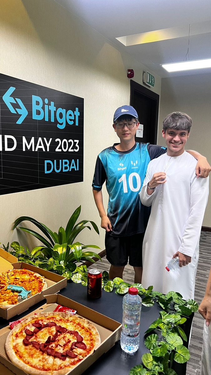 bitget's tweet photo. Grab a slice. Dip it. Buy the dip. Dip dip dip🍕
#BitgetDubai #BitgetPizzaDay https://t.co/51opUo6ZpC