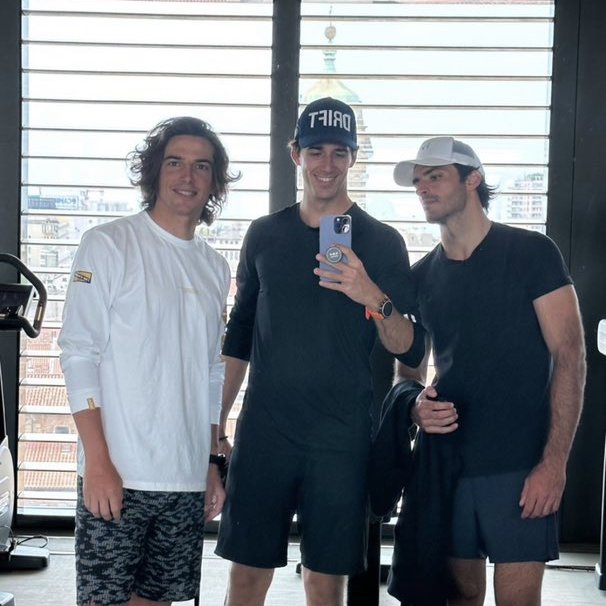 sculptsainz's tweet photo. oh???? OH????
the jawline???? and the neck???? https://t.co/onvb0FHOGf