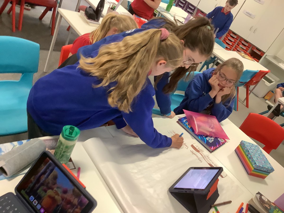 OABroadoak's tweet photo. 6RC are busy creating their ‘homework debate’ sheets, ready for a live debate #history #y6 #fororagainst #backitupwithfacts #testabletheory https://t.co/CS3L2oLQNL