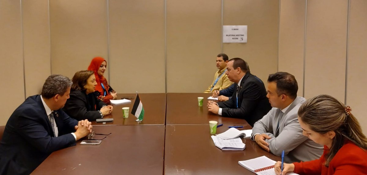 Junto a la Dra. Mai Alkaila, ministra de Salud del Estado de Palestina 🇵🇸, este lunes conversamos sobre los vínculos de colaboración que existen entre ambas naciones, cuyos inicios datan de los primeros años de la Revolución.🤝

#WHO75
#CubaPorLaVida 🇨🇺