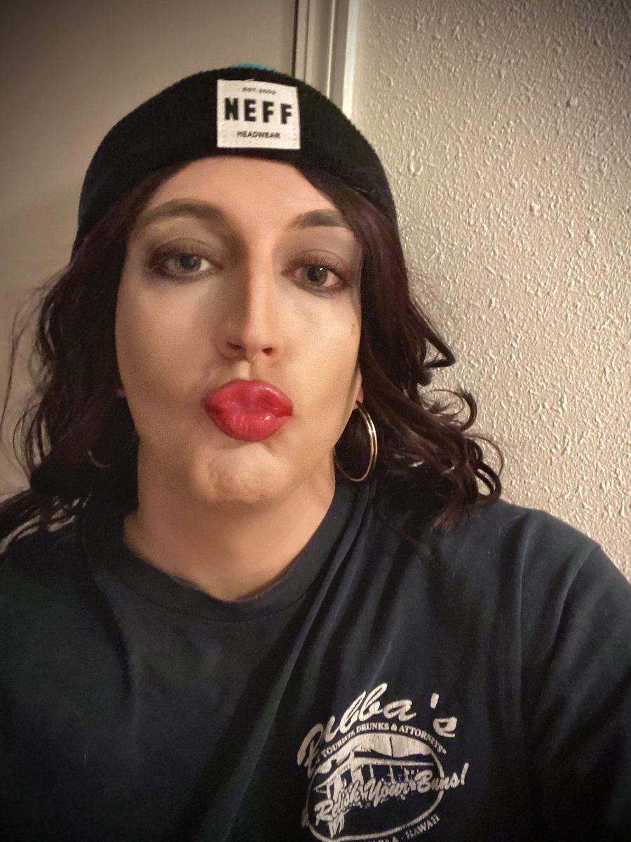 thathoeChloe2's tweet photo. @jaiidethebully @theeplaydolly 🙋🏼‍♀️ https://t.co/GJKW1Fs6OH