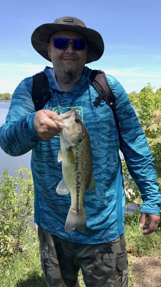 Day at the lake🎣 #fishing #bassfishing #bass #catchandrelease #catchingbass #mondaymotivation #outdoors #bassin #hookedup #bassman #fishingjigs #jigs #fishpics #bankfishing #fishinglife