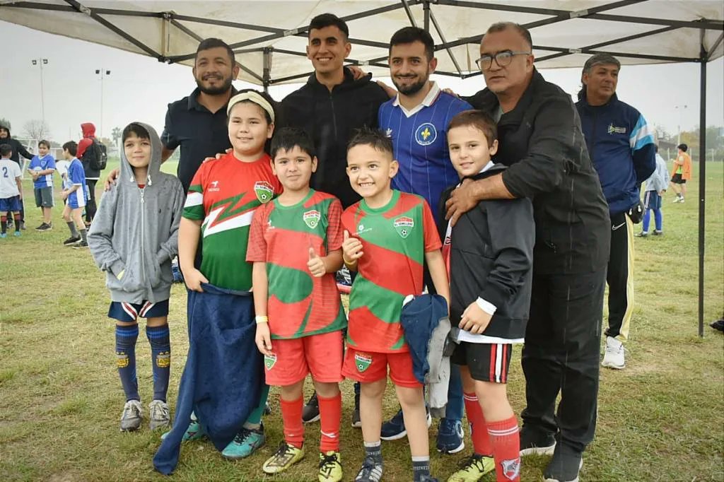 GastonFundacion's tweet photo. Torneo de Fútbol Barrial "Por la Camiseta" 👕

Este fin de semana se desarrolló en nuestras instalaciones dicho torneo donde niños, niñas y adolescentes disfrutaron jugar a la pelota a pesar de la lluvia.⚽ 💙 https://t.co/oNK3UgjzFT
