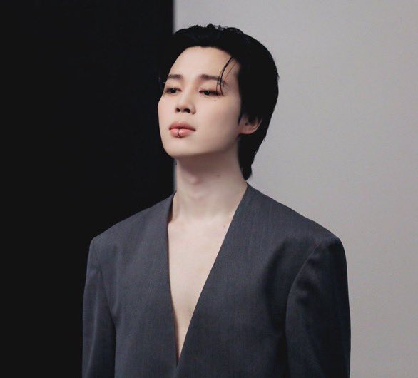 chartdata's tweet photo. Jimin's 'FACE' has now surpassed 500 million streams on Spotify. It’s the fastest album by a K-Pop soloist to hit this milestone. https://t.co/Z9xHMZjcBy