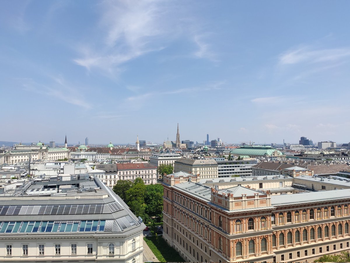 Represent! Wir waren heute auf dem #Uniko Workshop zu Shared Servicea in der Lehre und durften <a href="/plustrack_/">PLUSTRACK - Das Community-Programm der PLUS</a> vorstellen. Cooler Austausch und gute Aussichten vom #TUthesky