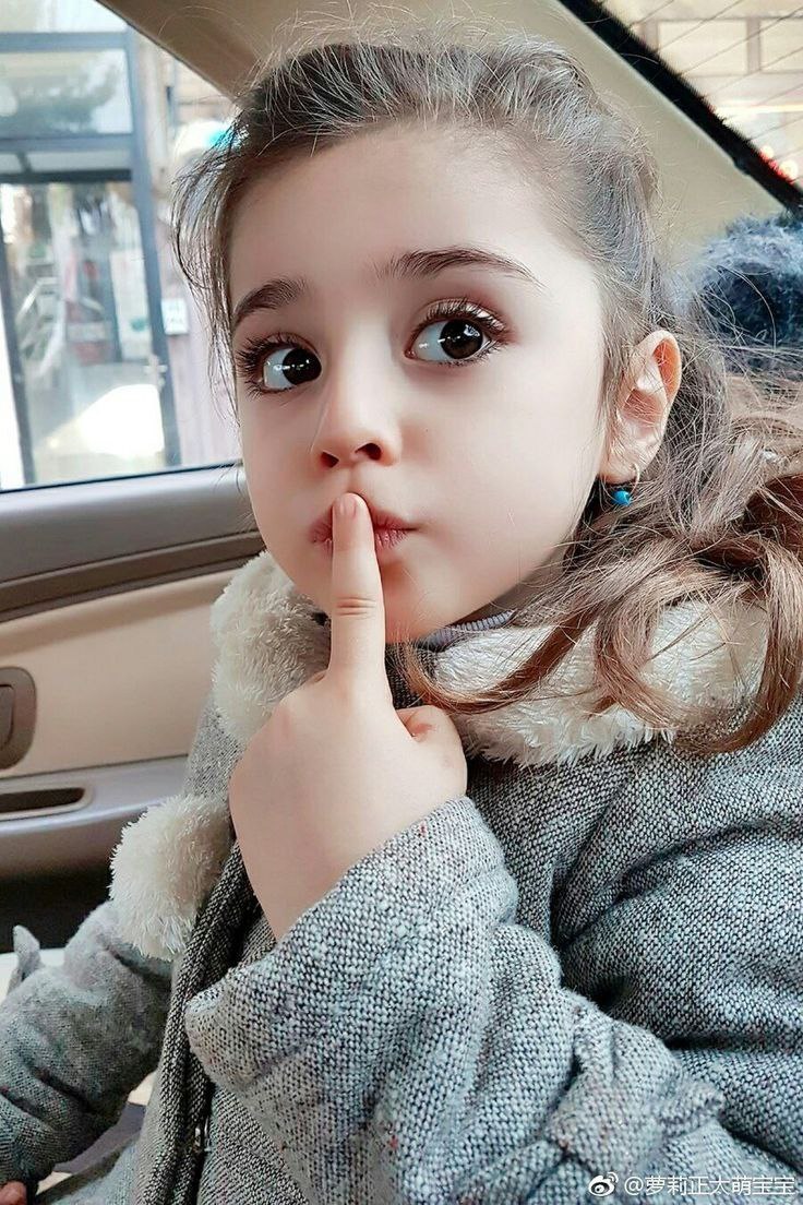 #قروبات_ريم_للاضافات_والدعم
«فَتاةٌ قَد كَساها الحُسنُ تاجًا
يُلَجلَجُ حينَ يُبصِرُها الفَصيحُ!»