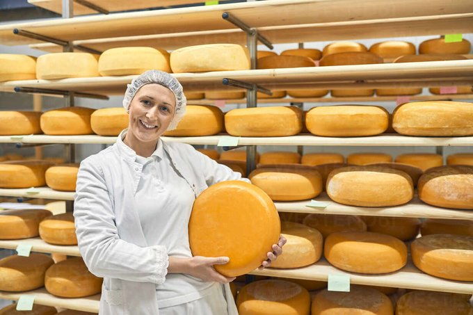 TheCheeseCo2891's tweet photo. Below is one of outr employees who is hard at work in preparing the cheese for all of you cheese lovers to be able to purchase! https://t.co/GbZiCaSyrv