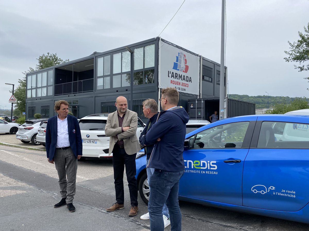 🖊️ <a href="/enedis/">Enedis</a> en #Normandie et l'association de l'<a href="/ArmadaRouen/">L'Armada de Rouen</a> signent une convention pour raccorder 90% des navires et bateaux, participants à l'édition 2023,  au réseau de distribution d'#électricité ⚡️

Une mobilisation conjointe pour réduire l'empreinte carbone de l'évènement ✅