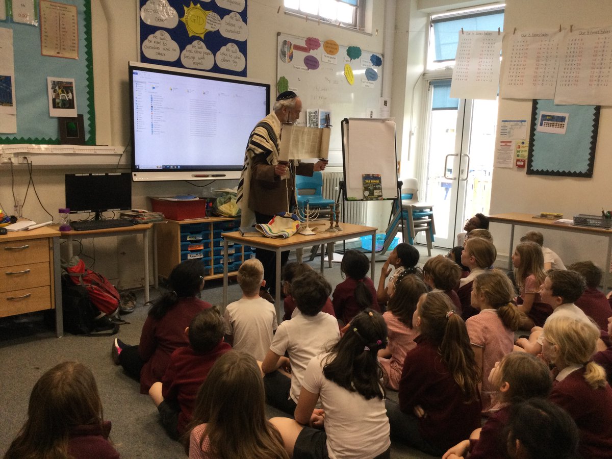 ThamesideSch's tweet photo. Y4 enjoyed a talk from Rabbi Jonathan about the Jewish faith #GBFtps #GSStps #REtps #belonging https://t.co/IvRKmmlrdI
