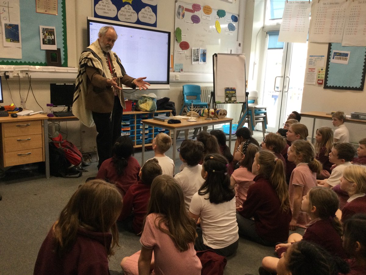ThamesideSch's tweet photo. Y4 enjoyed a talk from Rabbi Jonathan about the Jewish faith #GBFtps #GSStps #REtps #belonging https://t.co/IvRKmmlrdI