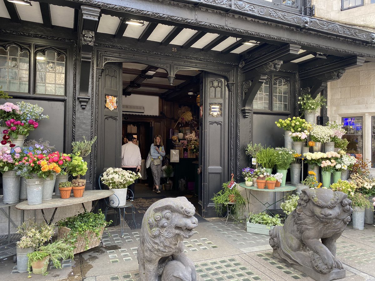 FireflySummer10's tweet photo. A wonderful weekend spent touring Strike locations (book and tv) with some wonderful people from all over the world. Proof how powerful a good book can be on bringing people together. Back to normality now but wish I could do it all again. I had a blast. #StrikeTour23 https://t.co/0QU71cGHim