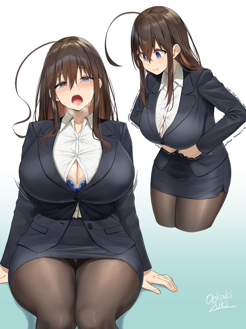 ᅠᅠ

ᅠᅠ        Esta batallando con su ropa, parece que ya no cierra.