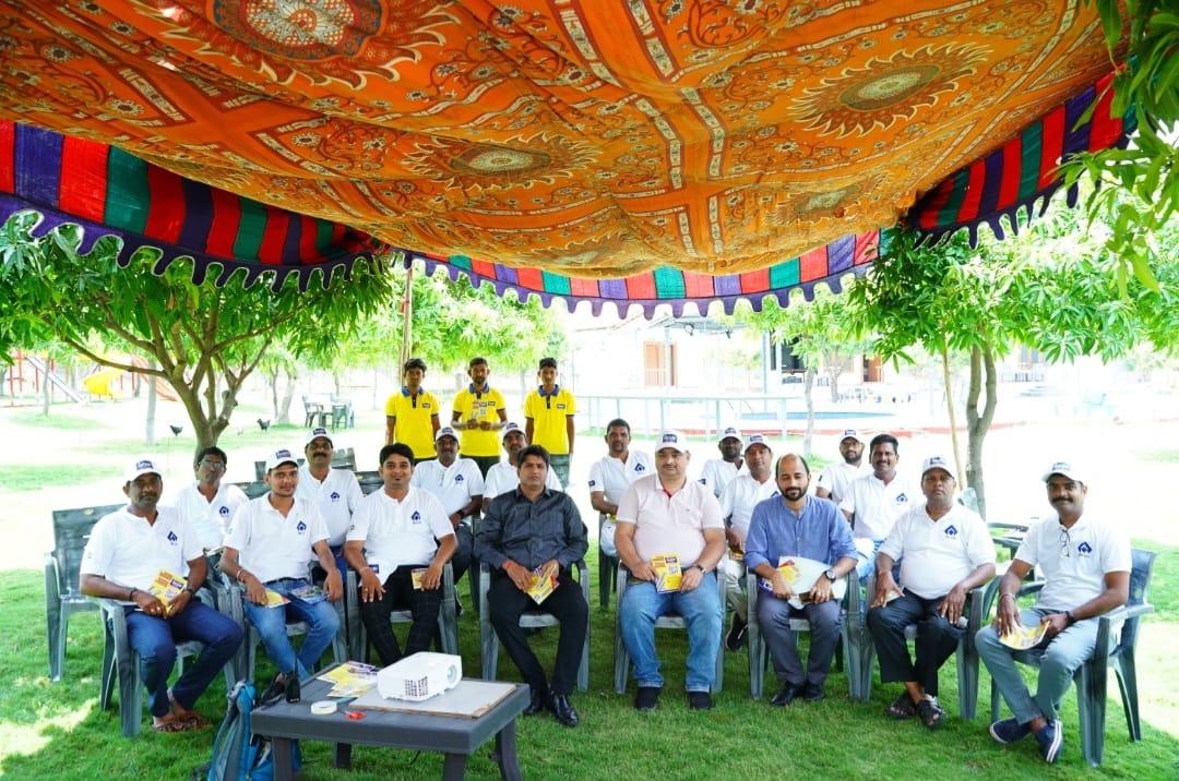 Know_SAIL_TMT's tweet photo. A platform was provided to @CmoSail  ASOs for both Knowledge sharing &amp; issues faced by them. #ASOs Participated actively and were happy to be part of @SAILsteel team.
Entertained ASOs with company &amp; #SeQR #TMT of #SAIL brand related info. Small mementos along with SeQR T-shirts. https://t.co/ogJeotCaSQ