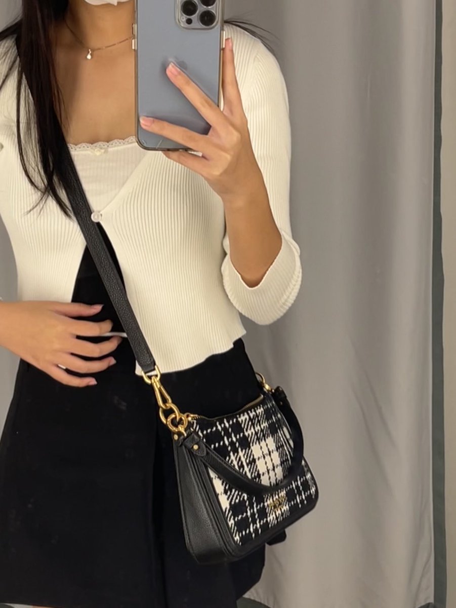 sugarinjection's tweet photo. um fit check
this was yesterday but I don’t know what else to tweet https://t.co/eOofLTRxYX