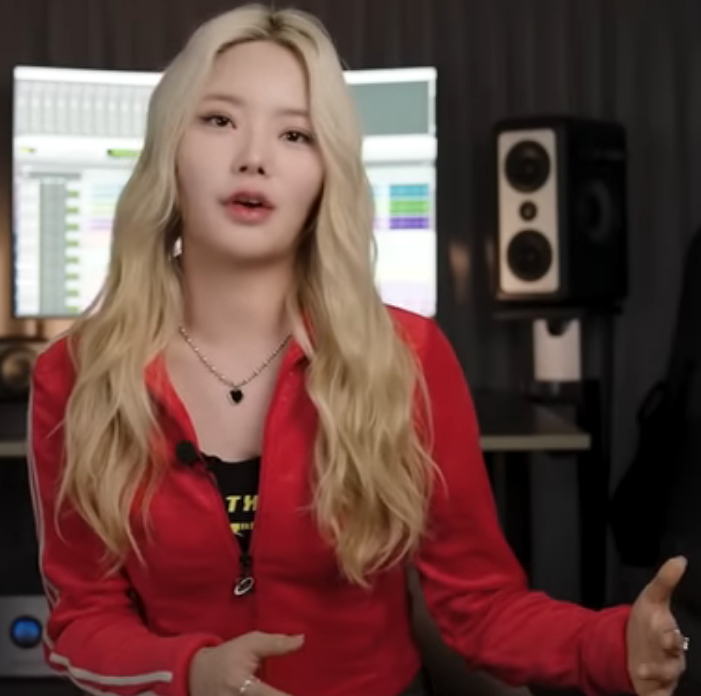 outfitsofgg's tweet photo. #IVE #Wonyoung for "Kitsch"
#FIFTYFIFTY #Keena “The Beginning: Cupid” Making Series - Ep. 05 (Pt.1)
red jacket from #JadedLondon
🔗https://t.co/8WxQdxJkHU
💵USD $69 (sale)
🏷️#oogg_IVE ; #oogg_Wonyoung ; #oogg_FIFTYFIFTY ; #oogg_Keena ; #oogg_JadedLondon https://t.co/0MvAy1BSpG