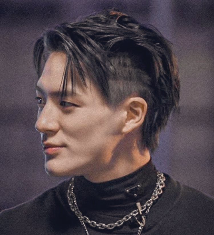 แล้วเทียนพรรษา หล่อเท่าสองคนนี้ปะ