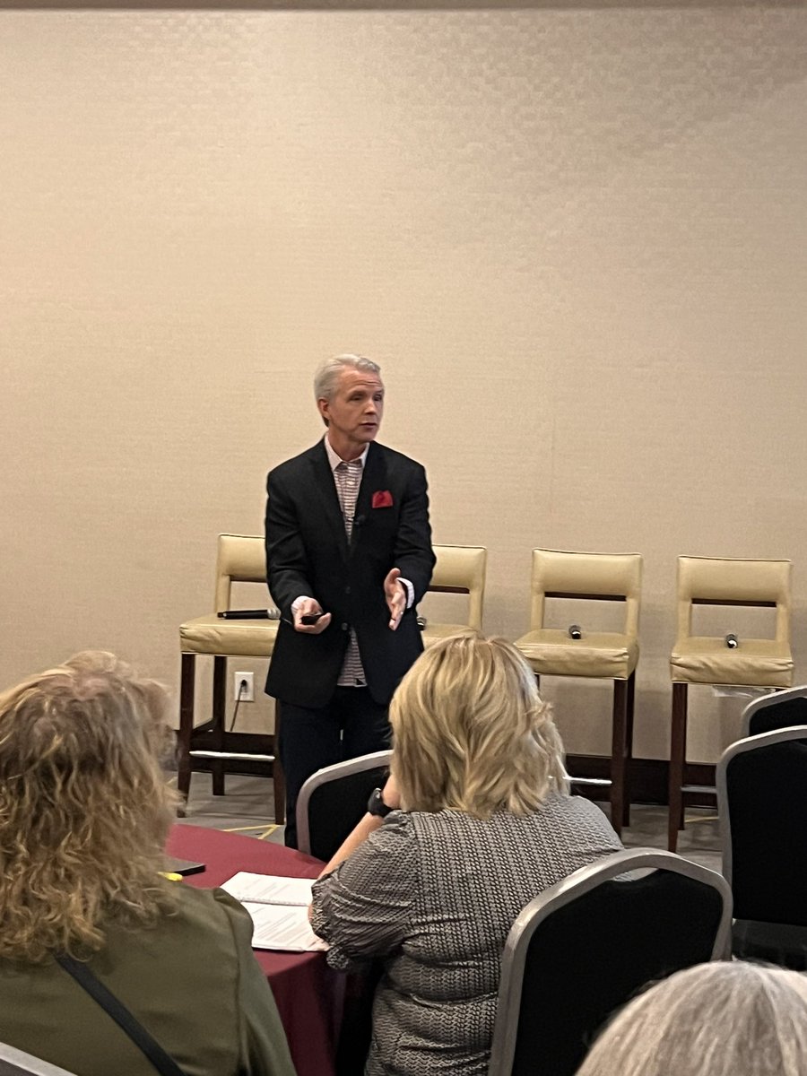 Kicking off <a href="/CUNA/">CUNA</a> Midwest Small #creditunion conference with <a href="/JeffRendel/">Jeff Rendel CSP</a> this morning in Indianapolis! #WeAreICUL
