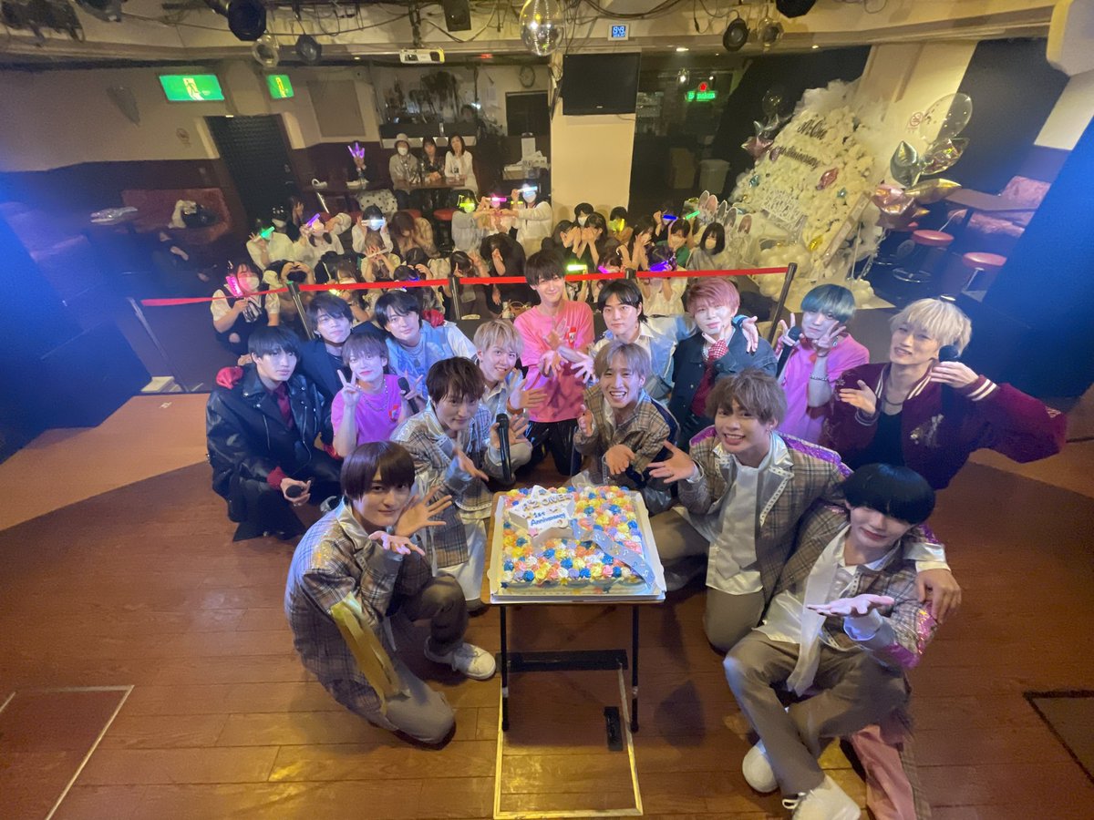 Aloflora_OA's tweet photo. ✼••┈┈••✼••┈┈••✼••┈┈••✼••┈┈••✼

本日は【 A'z One 1st ANNIVERSARY 】に
ご来場いただきありがとうございます✧︎次回
は24日【 TOY SOLDiER 】に出演します🤖
次回もご来場お待ちしております·͜· ♡

✼••┈┈••✼••┈┈••✼••┈┈••✼••┈┈••✼ https://t.co/BuH7IqSkMb