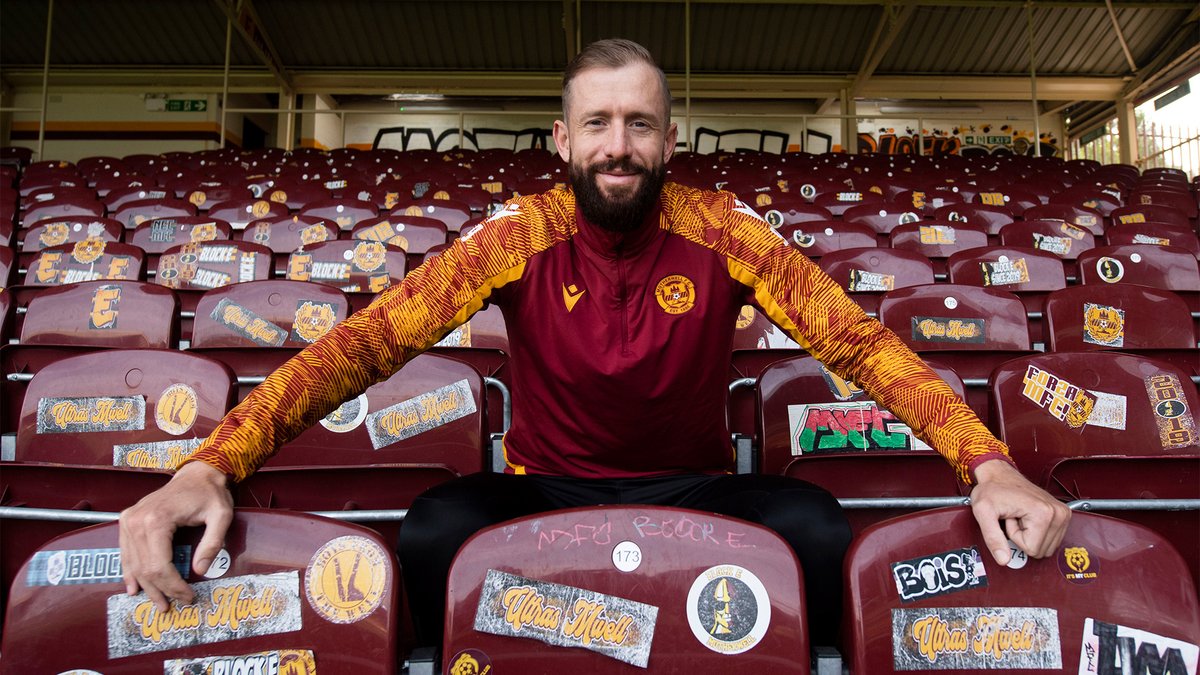 MotherwellFC's tweet photo. The record breaker. 
The history maker. 
The main man 🇳🇱

@kevinvanveen https://t.co/kqSs4M64cf