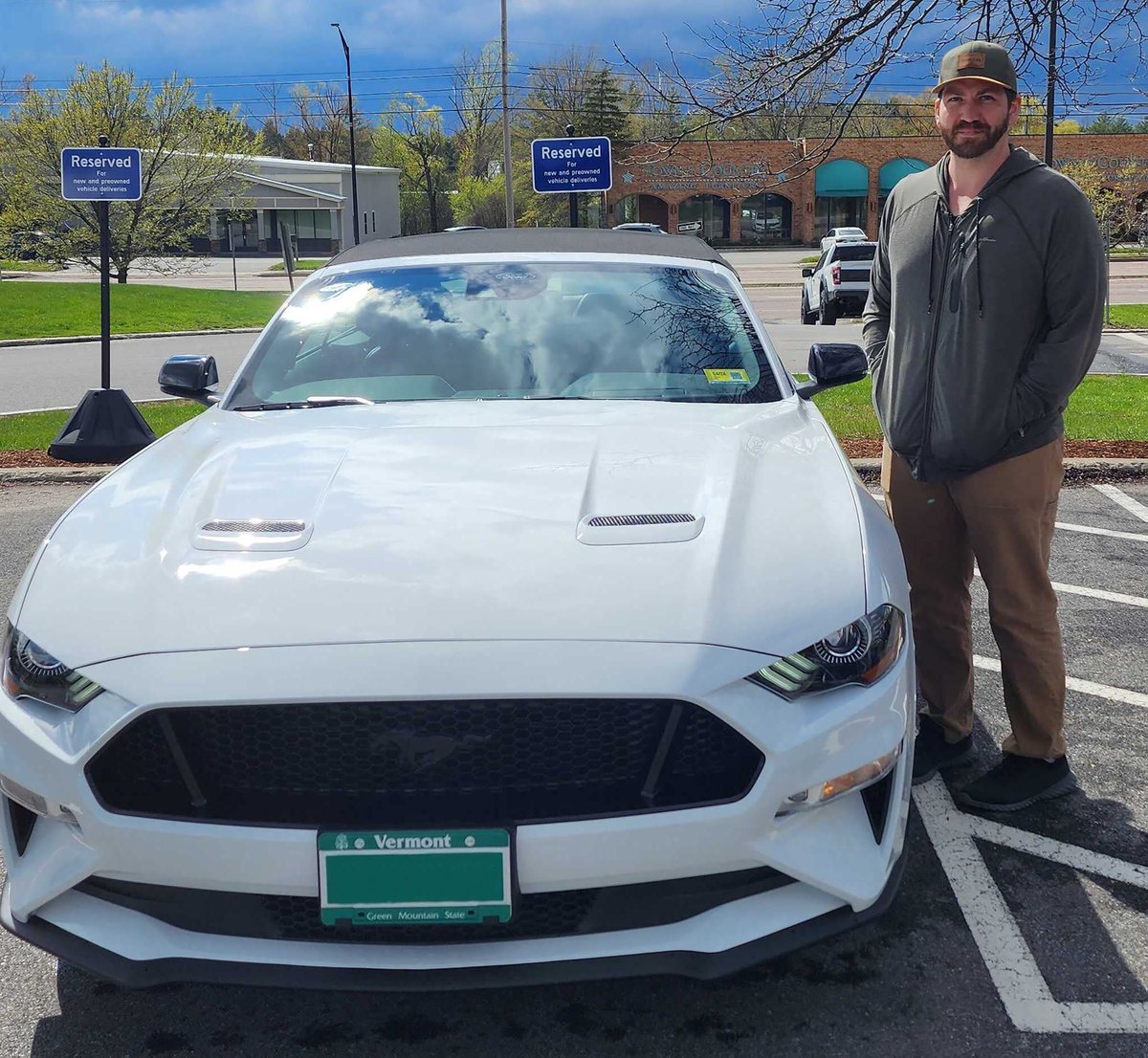 Happy #NewCarDay to Justin! He's ready to take advantage of the summer driving season, thanks to this incredible @Ford @FordMustang GT Convertible he picked out w/Nathan Wardwell - Congrats!

Learn more about Nathan & check out his reviews on @DealerRater: bit.ly/2PpAW9k